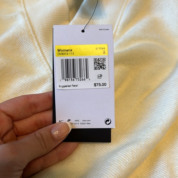 Women’s Nike sportswear cream vest - Picture 3 of 5